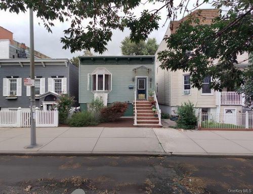 3430 34th St, Astoria, NY, 11106-1217 | Card Image