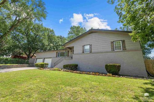 108 Drake Dr, Manhattan, KS, 66503-3028 | Card Image