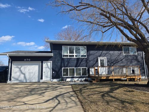 876 8th Ave E, Dickinson, ND, 58601-4536 | Card Image