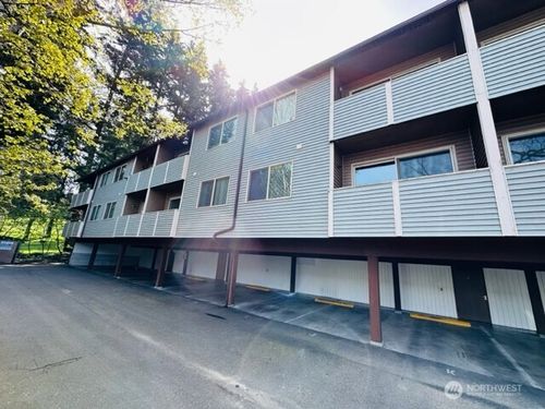 10-5631 Highway Pl, Everett, WA, 98203-3789 | Card Image