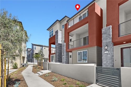 261 Lynx, Irvine, CA, 92618-1458 | Card Image