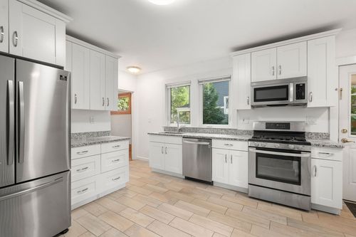 25-25 Westbourne Rd, Newton, MA, 02459-1617 | Card Image