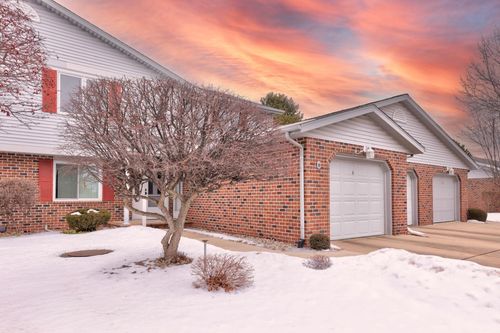 6 Wilshire Dr, Frankenmuth, MI, 48734-1328 | Card Image