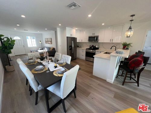 4522 Mammoth Ave, Sherman Oaks, CA, 91423-4323 | Card Image