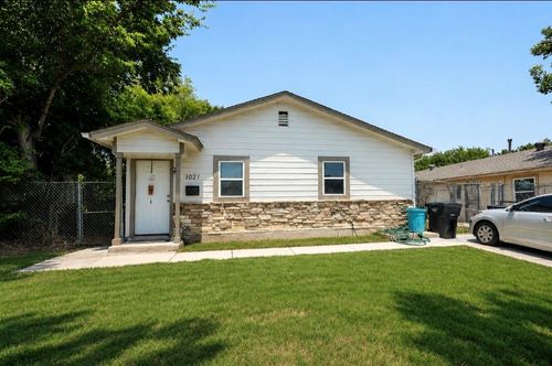 1021 Baker St, Fort Worth, TX, 76104-7211 | Card Image