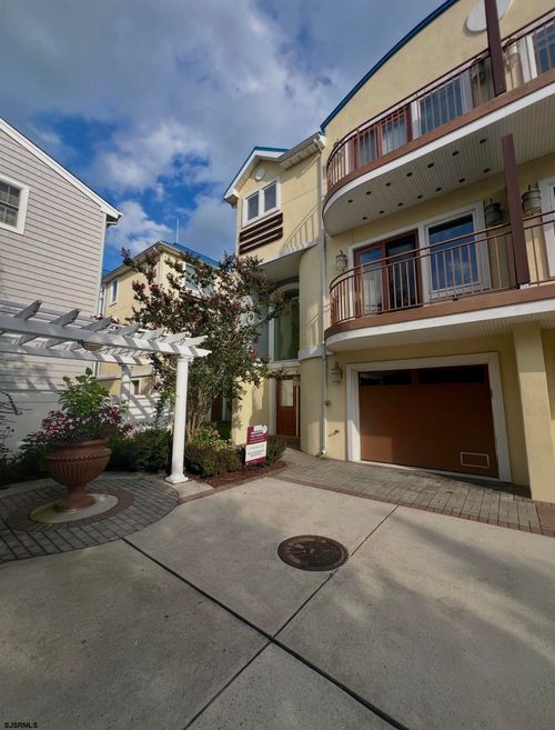 2b-223 N Washington Ave, Margate, NJ, 08402-1129 | Card Image