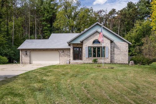 N7811 Kettle Moraine Dr, Whitewater, WI, 53190-4223 | Card Image