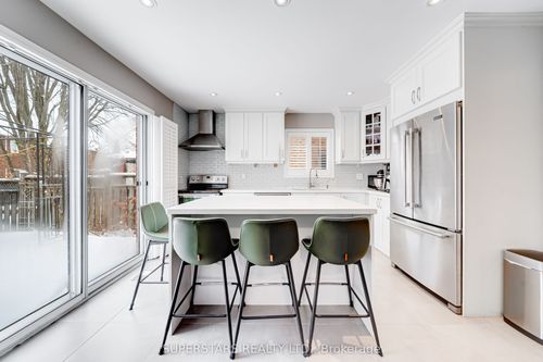 363 Pickering Cres, Newmarket, ON, L3Y8G7 | Card Image