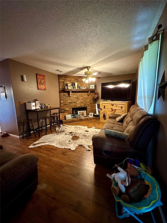 Main Living Room | Image 21