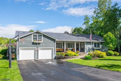 7 Birchwood Dr, Stockholm, NJ, 07460-1505 | Card Image