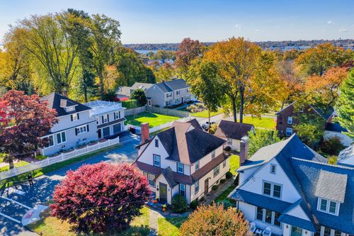 12 Pine Hill Ave, Norwalk, CT, 06855-2812 | Card Image