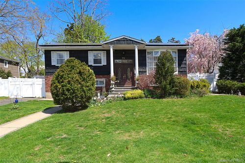 73 Rumford Rd, Kings Park, NY, 11754-4115 | Card Image