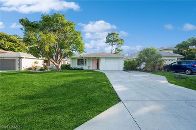 724 92nd Avenue N, House other with 3 bedrooms, 2 bathrooms and null parking in Naples FL | Image 1