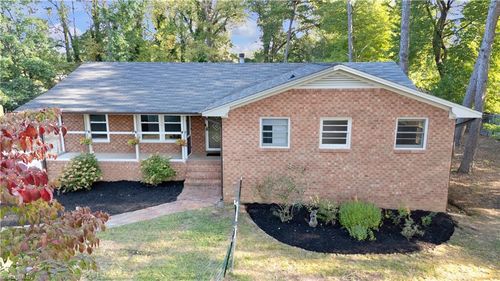 501 Southridge Rd, Jamestown, NC, 27282-8817 | Card Image