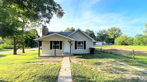 139 W Hawthorne St, Aurora, MO, 65605-1017 | Card Image