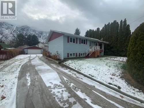 429 12th Ave, Keremeos, BC, V0X1N3 | Card Image