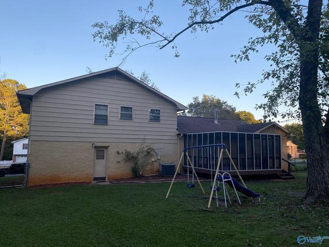 1103 Oster Dr Nw, House other with 3 bedrooms, 2 bathrooms and null parking in Huntsville AL | Image 4