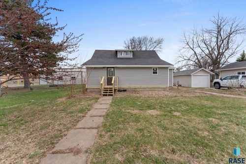 307 W Oak St, Beresford, SD, 57004-2137 | Card Image