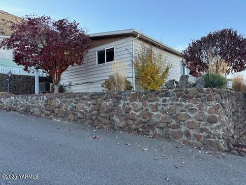 13 Leisure Hill Dr, Union Gap, WA, 98903-2142 | Card Image