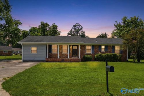 201 Larkwood Dr Sw, Decatur, AL, 35601-6413 | Card Image
