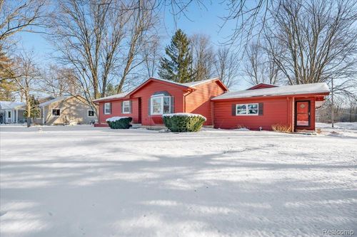 9169 Graytrax Rd, Grand Blanc, MI, 48439-8033 | Card Image