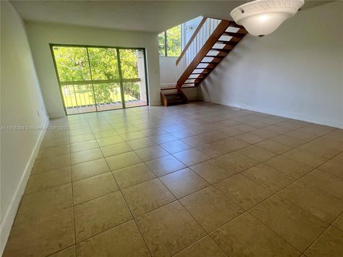 18-9961 Nw 9th Street Cir, Miami, FL, 33172-5168 | Card Image