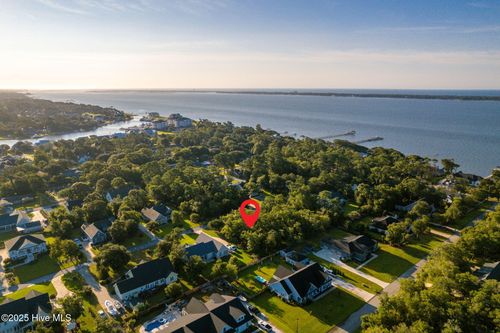 209 Coventry Rd, Morehead City, NC, 28557-9624 | Card Image