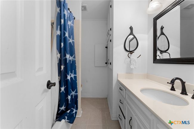 Bathroom upstairs | Image 27
