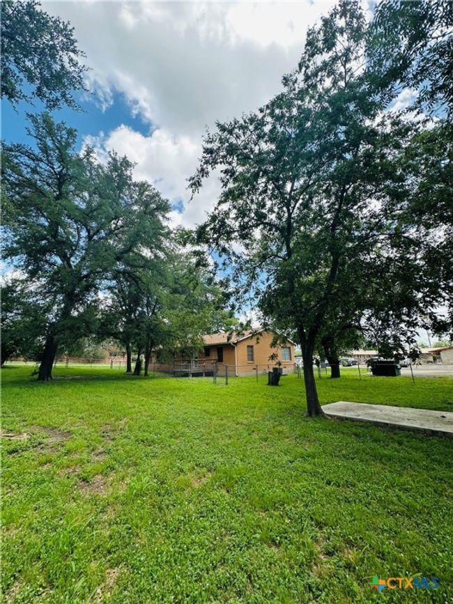 large backyard | Image 21