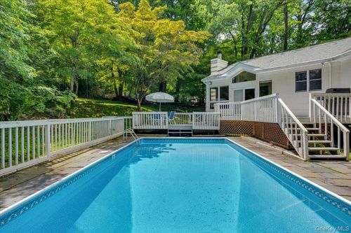 205 Radcliff Dr, Nyack, NY, 10960-1011 | Card Image