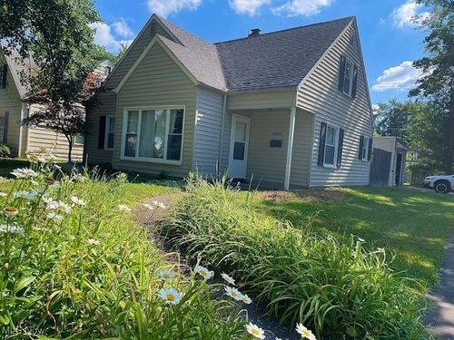 6883 Beresford Ave, Parma Heights, OH, 44130-3750 | Card Image
