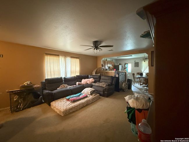 145 S Willow Way, House other with 3 bedrooms, 2 bathrooms and null parking in Cibolo TX | Image 6