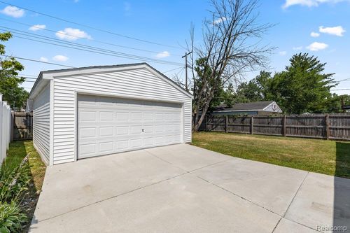 25615 Miracle Dr, Madison Heights, MI, 48071-4179 | Card Image