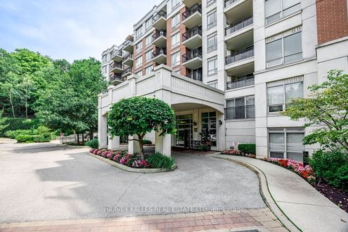 38 William Carson Cres, North York, ON, M2P2H2 | Card Image