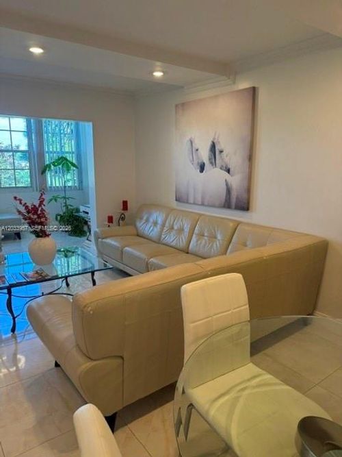 208j-7797 Golf Circle Dr, Margate, FL, 33063-7313 | Card Image