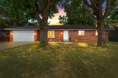 1304 S Adams Ave, Aurora, MO, 65605-2136 | Card Image