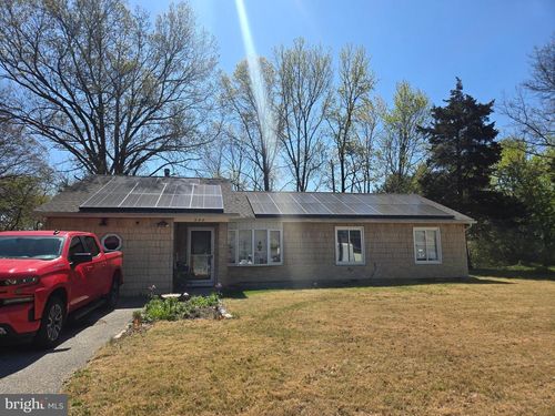 111 Wisteria Ln, CARNEYS POINT, NJ, 08069-2272 | Card Image