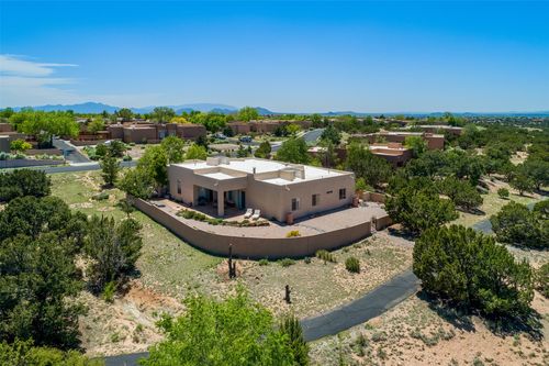 79 E Chili Line Rd, Santa Fe, NM, 87508-1395 | Card Image