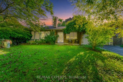 19 Duncombe Blvd, Scarborough, ON, M1M3A4 | Card Image