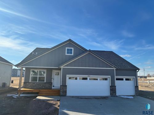 5905 S Coneflower Ave, Sioux Falls, SD, 57108-4572 | Card Image