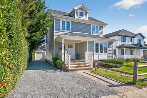 47 S 6th St, Locust Valley, NY, 11560-2106 | Card Image