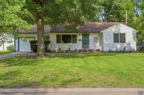 2151 Sw Burnett Rd, Topeka, KS, 66614-1231 | Card Image