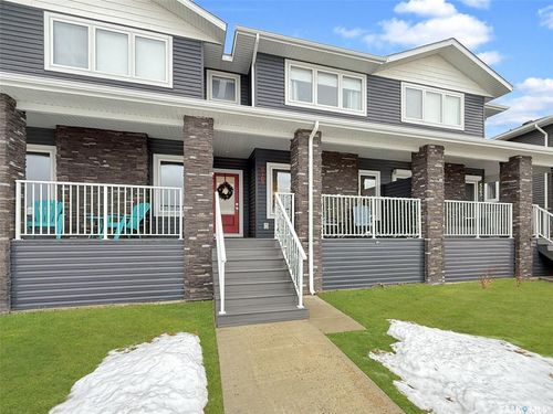 525 Douglas Dr, Swift Current, SK, S9H5R6 | Card Image