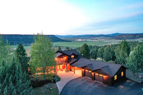 3900 Se Riverview Rd, Prineville, OR, 97754-9613 | Card Image
