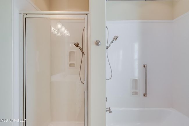 Upstairs primary bath | Image 44
