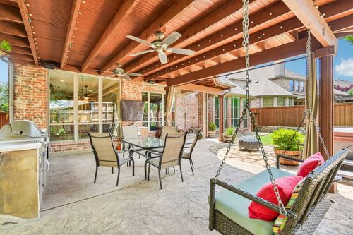 812 Moss Cliff Cir, McKinney, TX, 75071-7626 | Card Image