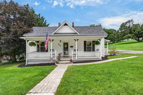 945 Tazewell St, Wytheville, VA, 24382-1159 | Card Image