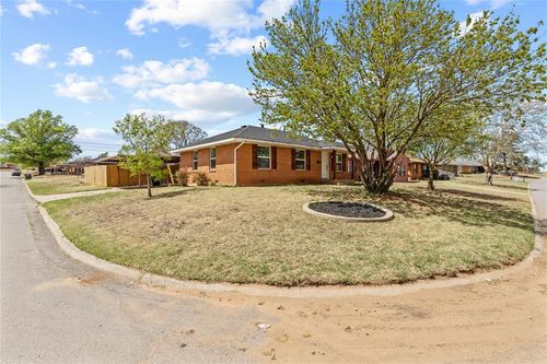 700 Santa Fe Dr, Clinton, OK, 73601-1828 | Card Image