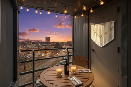 501-3145 Dean Ct, Minneapolis, MN, 55416-5518 | Card Image