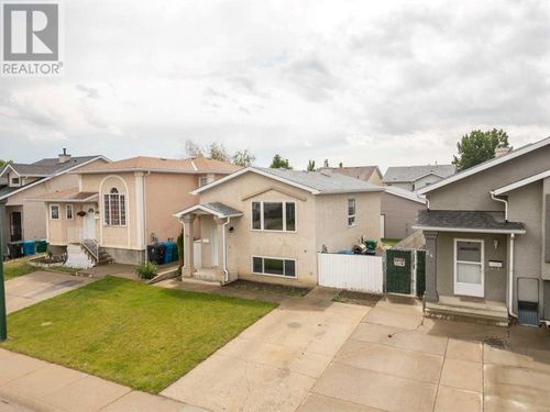 50 Assiniboia Way W, Lethbridge, AB, T1K6X3 | Card Image
